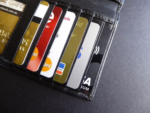 Carte Visa ou Mastercard : Comment choisir la carte qui vous convient le mieu